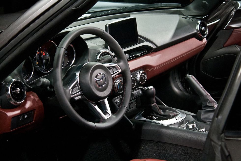 Mazda prezanton modelin Miata me tavan të hapur foto 3