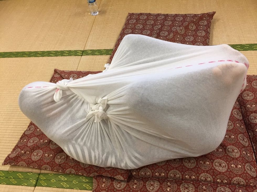 Mbështjellja me çarçaf sfida fundit e te rinjeve foto 3