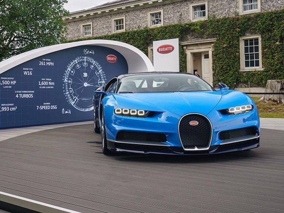 Mblidhen në festival disa Bugatti qe se bashku arrijne me se 9000 kuajfuqi foto 3