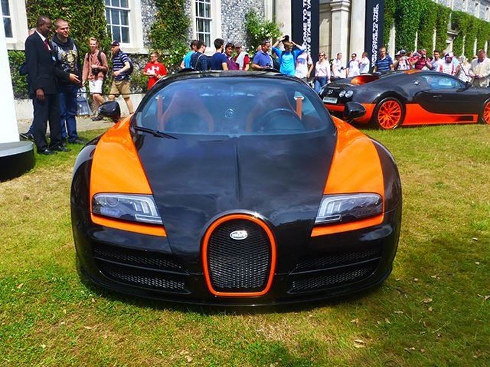 Mblidhen në festival disa Bugatti qe se bashku arrijne me se 9000 kuajfuqi foto 4