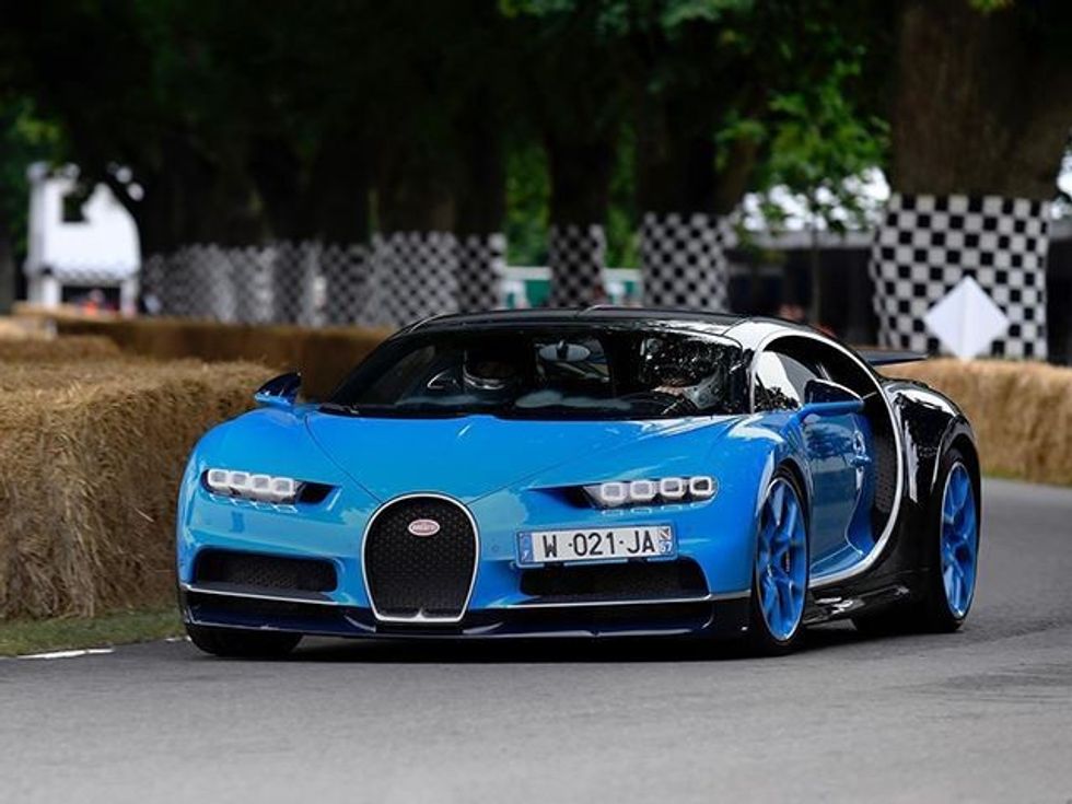 Mblidhen në festival disa Bugatti qe se bashku arrijne me se 9000 kuajfuqi foto 6