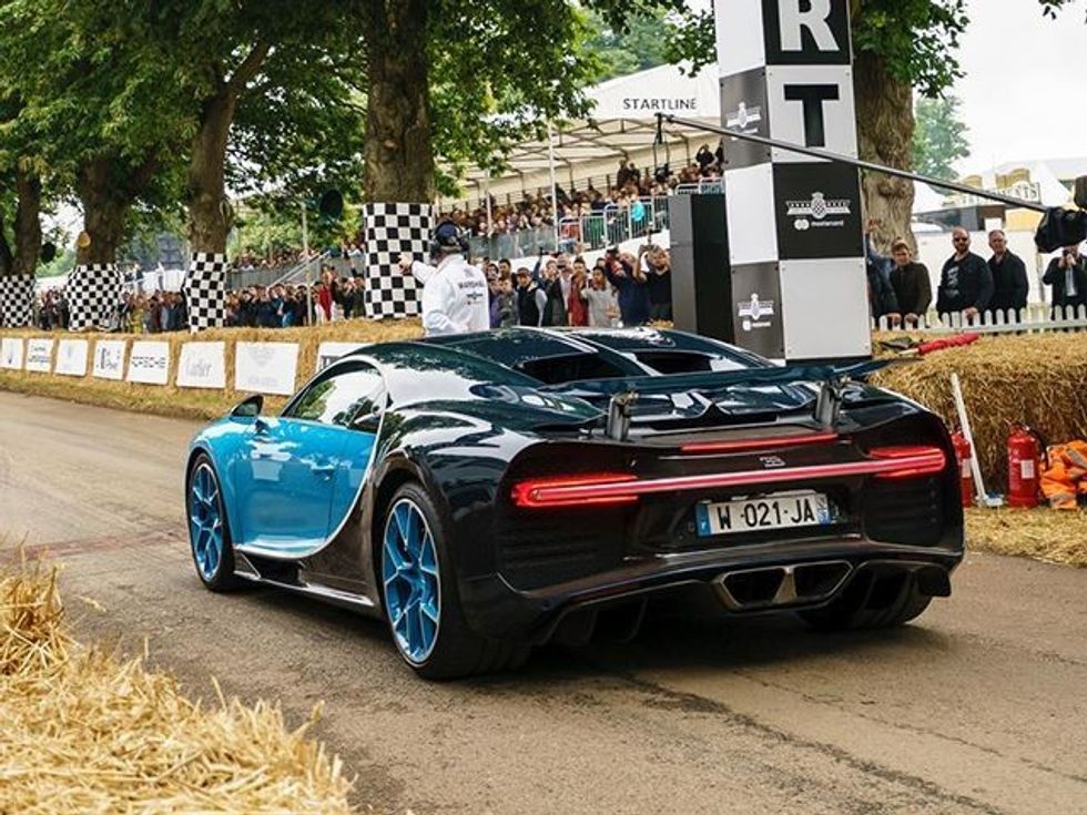 Mblidhen në festival disa Bugatti qe se bashku arrijne me se 9000 kuajfuqi foto 7