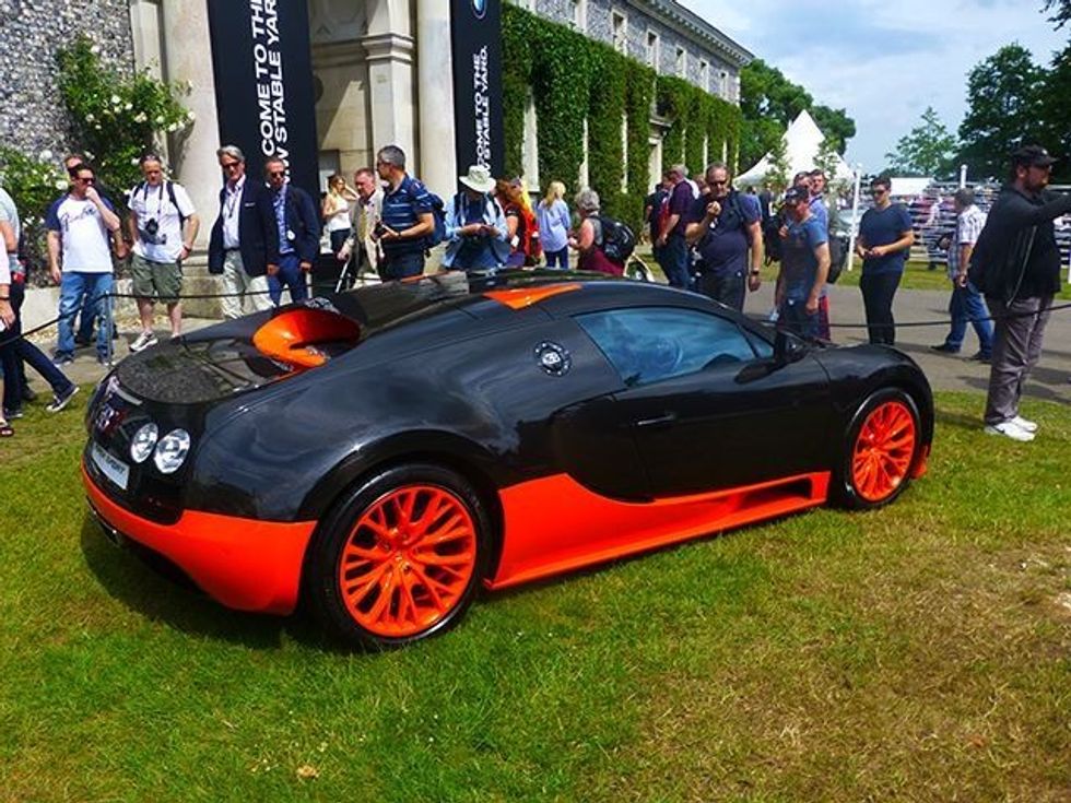 Mblidhen në festival disa Bugatti qe se bashku arrijne me se 9000 kuajfuqi foto 9