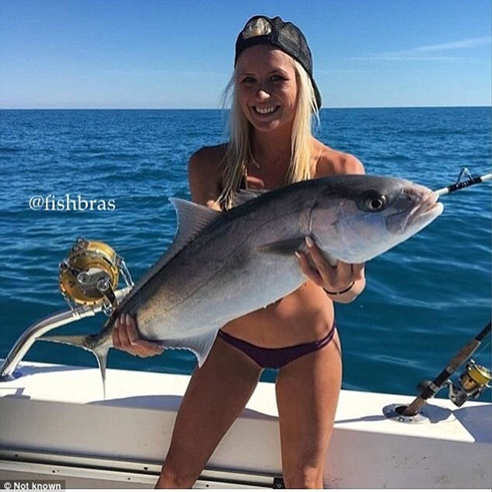 Mbulimi i gjoksit me peshq eshte trendi i fundit i selfive ne Instagram foto 9