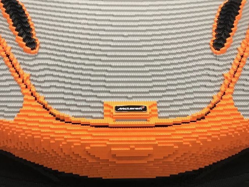 McLaren 720S është krijuara në përmasa të njëjta nga 280 mijë kube lodër foto 2