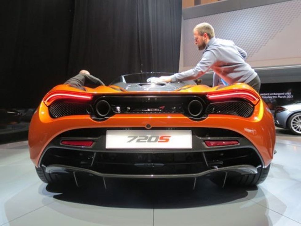 McLaren 720S ndryshon pritjet për super vetura foto 4