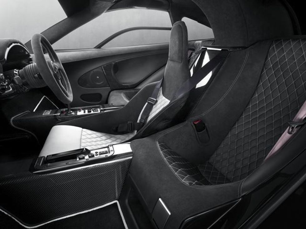 mclaren-f1-do-te-rikthehet-si-hipermakine-me-performace-te-larte-foto-3