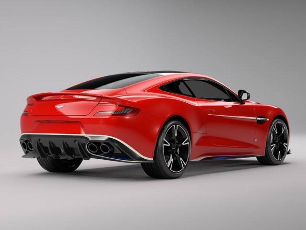 Me edicion të limituar Aston Martin nderon pilotet e aeroplaneve akrobatik foto 4