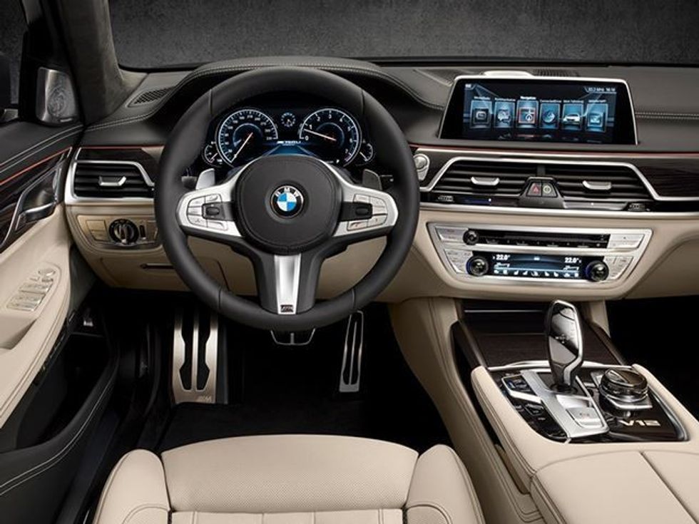 Me modelin 7 Series BMW rivalizon modelin C Series foto 5