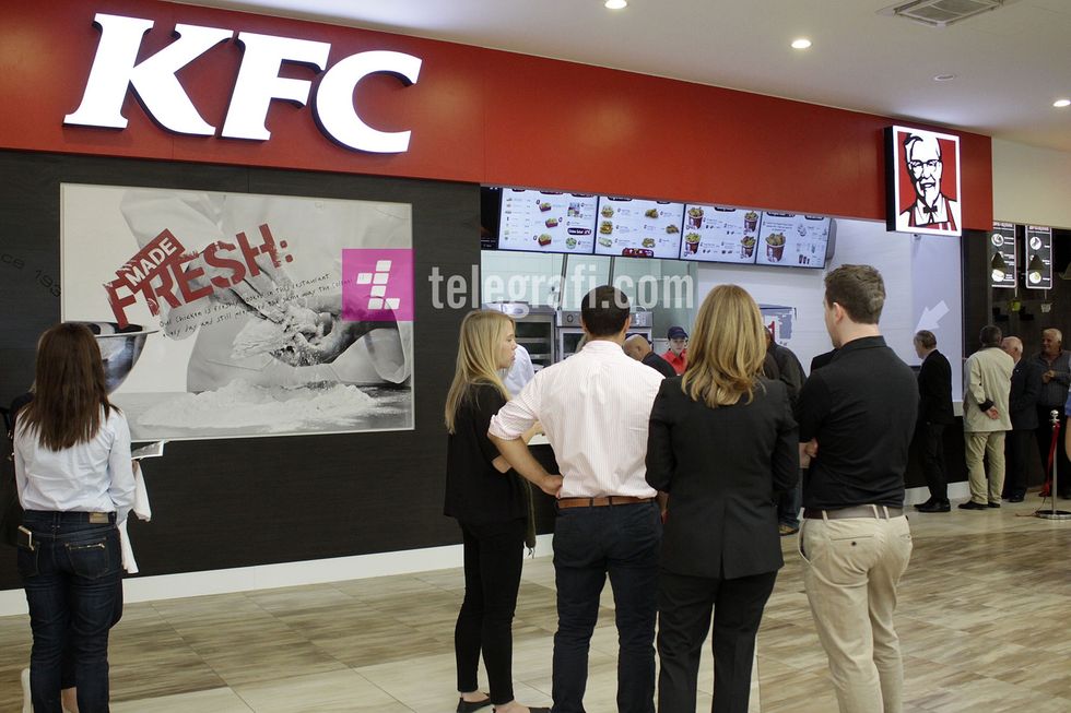 me rastin e hapjes se restaurantit te KFC-se ne Kosove - foto Ridvan Slivova (1)