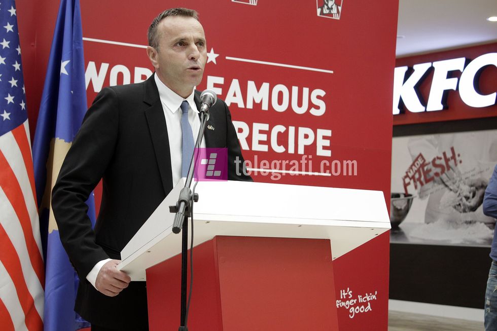 me rastin e hapjes se restaurantit te KFC-se ne Kosove - foto Ridvan Slivova (8)