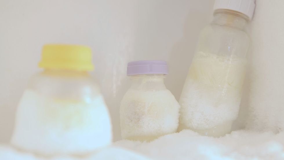 Medela Tips for Pumping Breastmilk Packing Freezing Storing and Re heating FINAL Approved 1