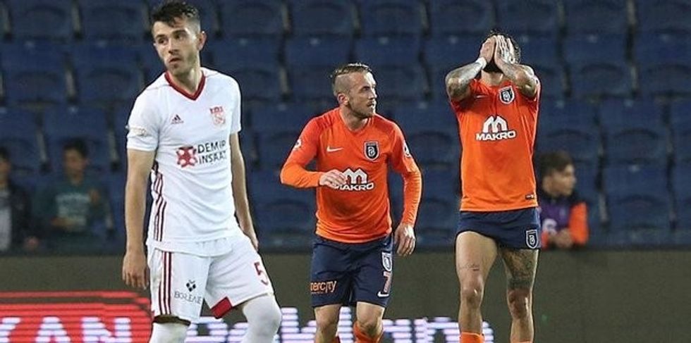 medipol basaksehir son dakikada yikildi 1525463005740