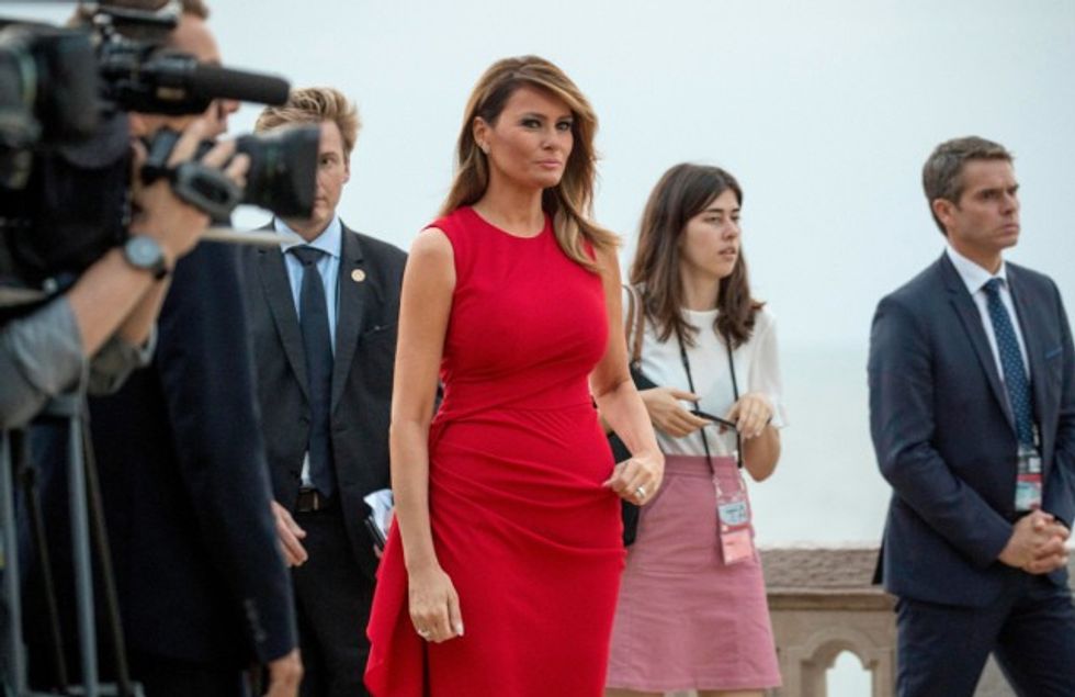 melania red dress 01