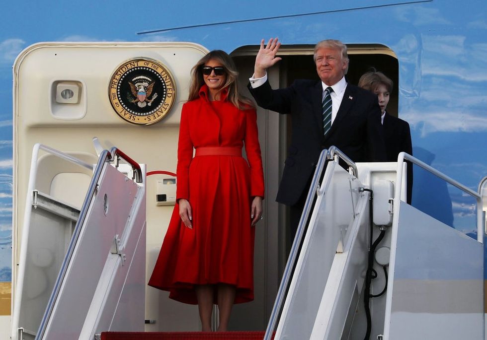 MelaniaDonaldairforceone 1