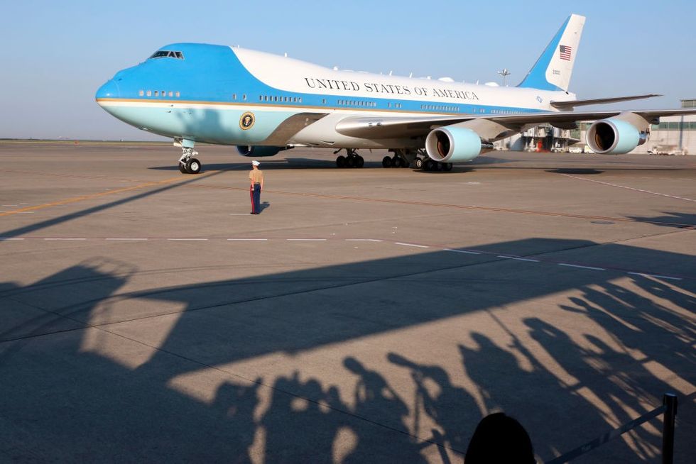 MelaniaDonaldairforceone 4