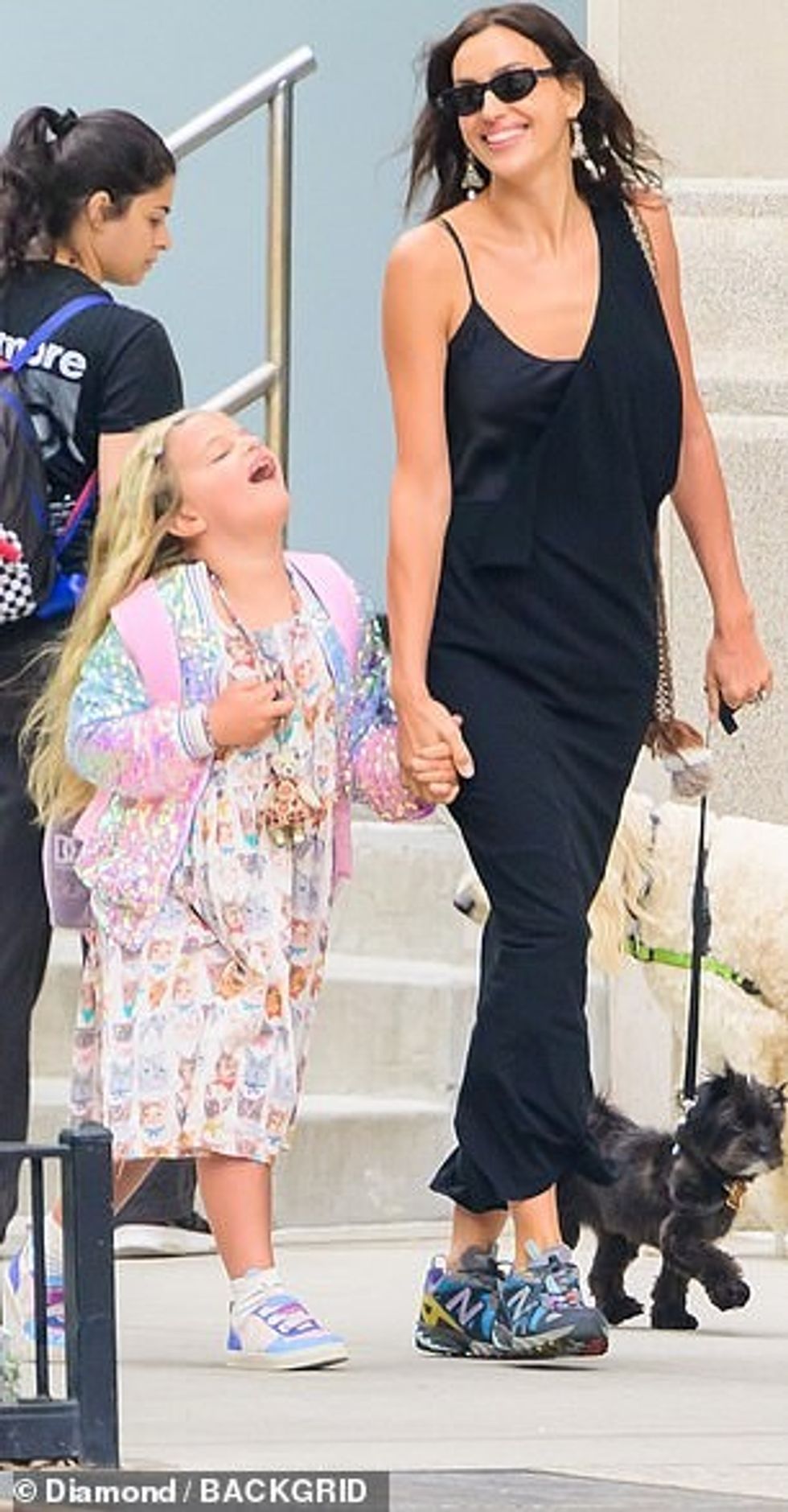 Menjëherë pas ndarjes së tyre doli se ata kishin vendosur të ndanin kujdestarinë dhe të dy të qëndronin në Nju Jork në mënyrë që të bënin më të lehtë prindërimin e përbashkët, nëpërmjet TMZ.