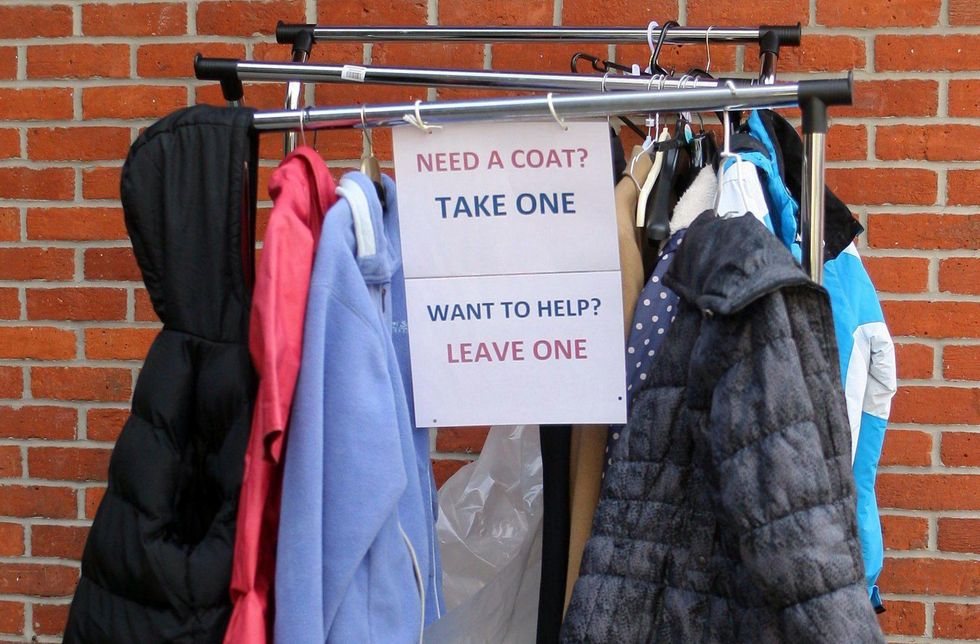 Mënyrë e lehtë dhe praktike per te ndihmuar te varfrit ne mot te ftohte foto 3