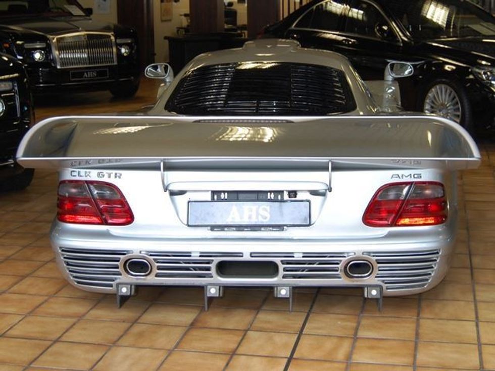 mercedes-benz-nga-nje-koleksion-shume-i-nguste-del-ne-shitje-per-2-5-milione-euro-foto-2