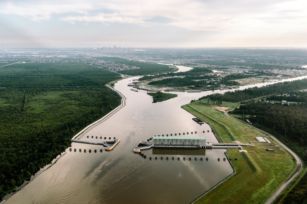 merlin 133953428 9c09d56b 552e 4399 a6cb 6201d8a0c38a superJumbo