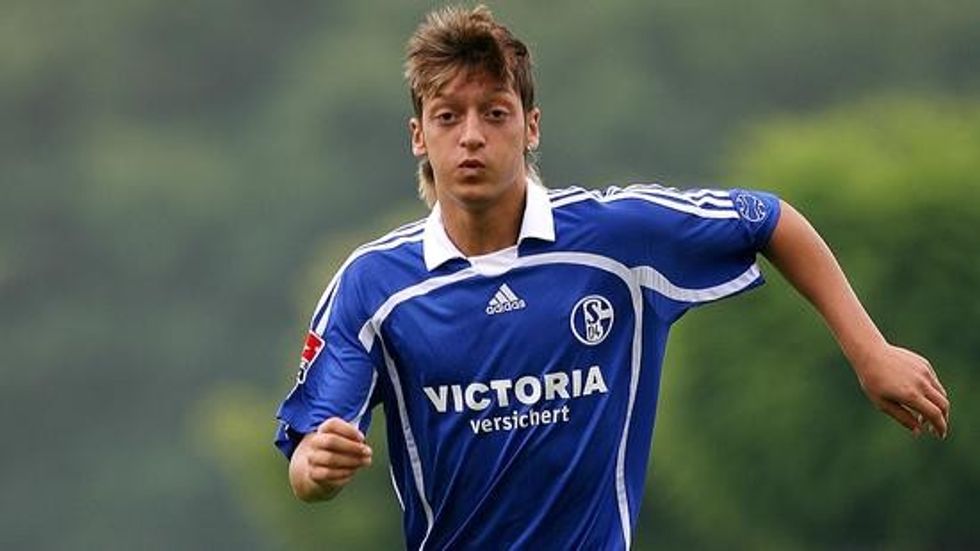 Mesut Özil için Schalke 04 sürprizi