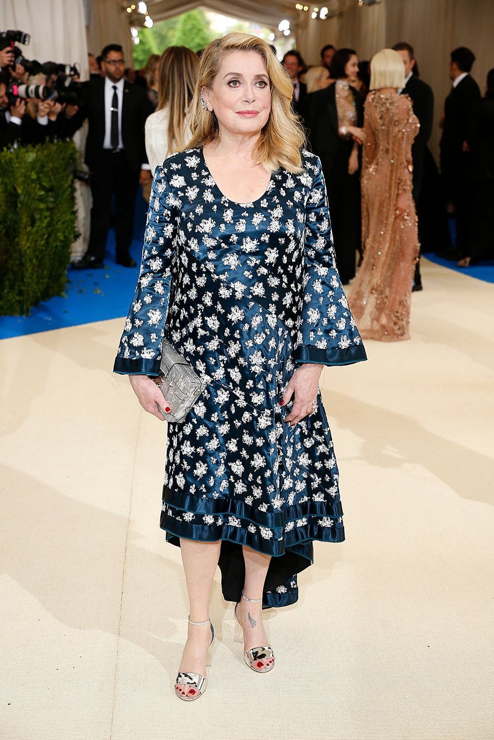 met gala 2017 311 catherine deneuve superJumbo v2