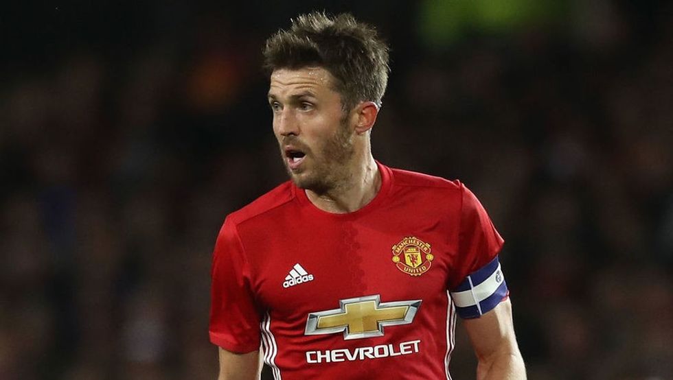 Michael Carrick nuk ka luajtur shumë këtë sezon, por veterani kur është në fushë gjitha është më e lehtë për Djajtë e Kuq. Në rast se Unitedi arrin të mbajë topin në mesfushë në krye me Carrick tashmë ata kanë një avantazh ndaj Topçinjve, arma e të cilëve është mbajta e topit.