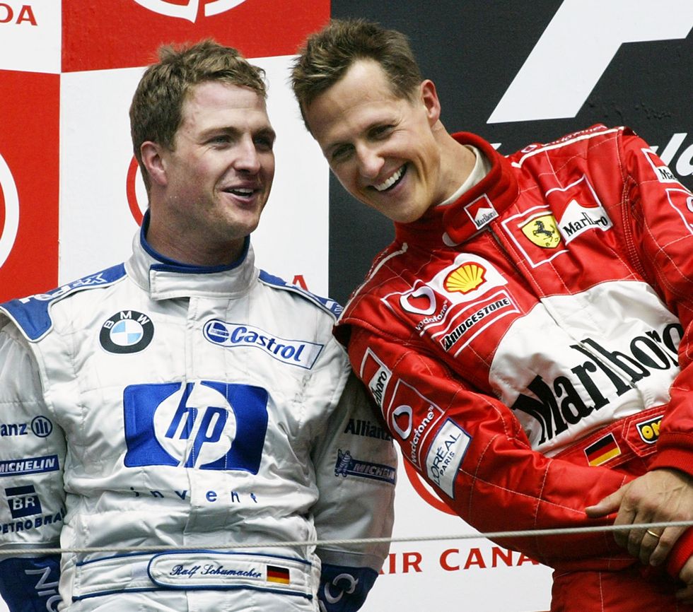 Michael Schumacher (djathtas) duke qeshur me Ralf (majtas) në Çmimin e Madh të Kanadasë në 2003