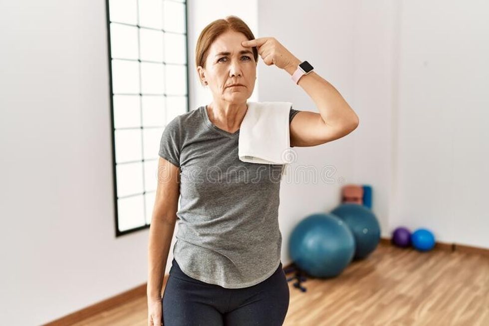 middle age woman wearing sporty loo
