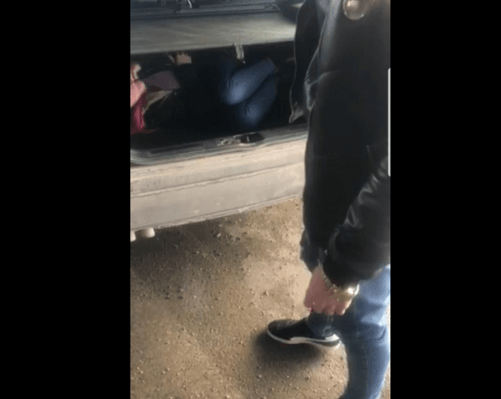 migrant vo bagaznik otkrien na blace