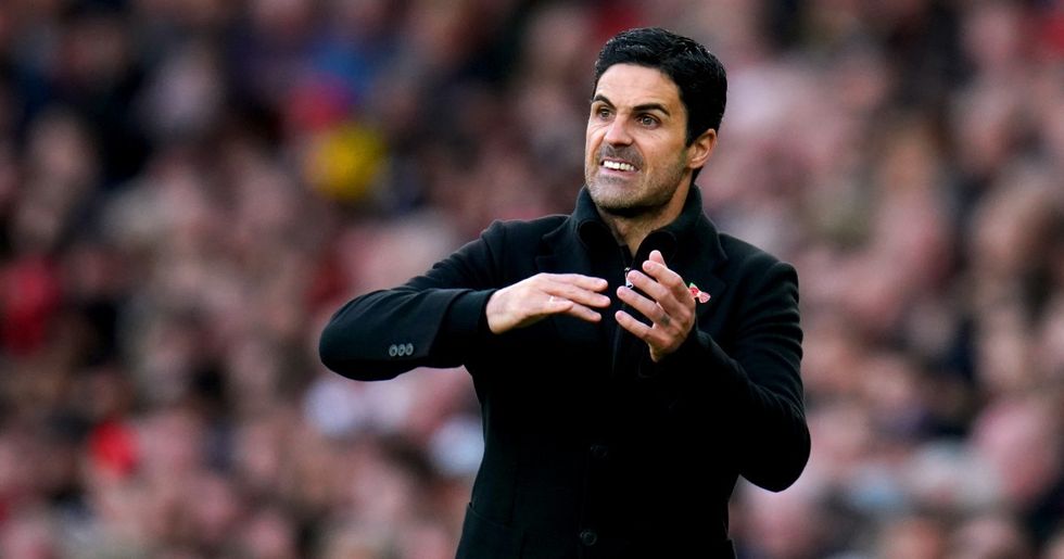 Mikel Arteta issues tactical instructions
