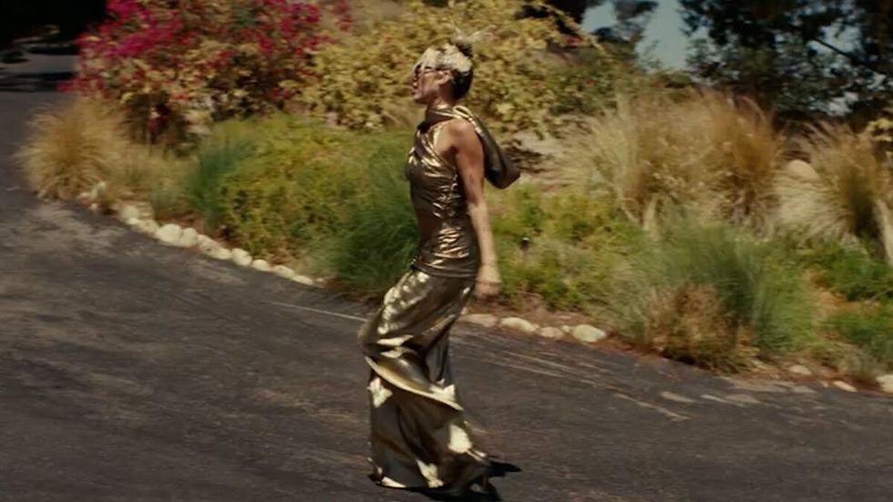 Miley Cyrus estrena Flowers ex pareja video 1756644340 174444847