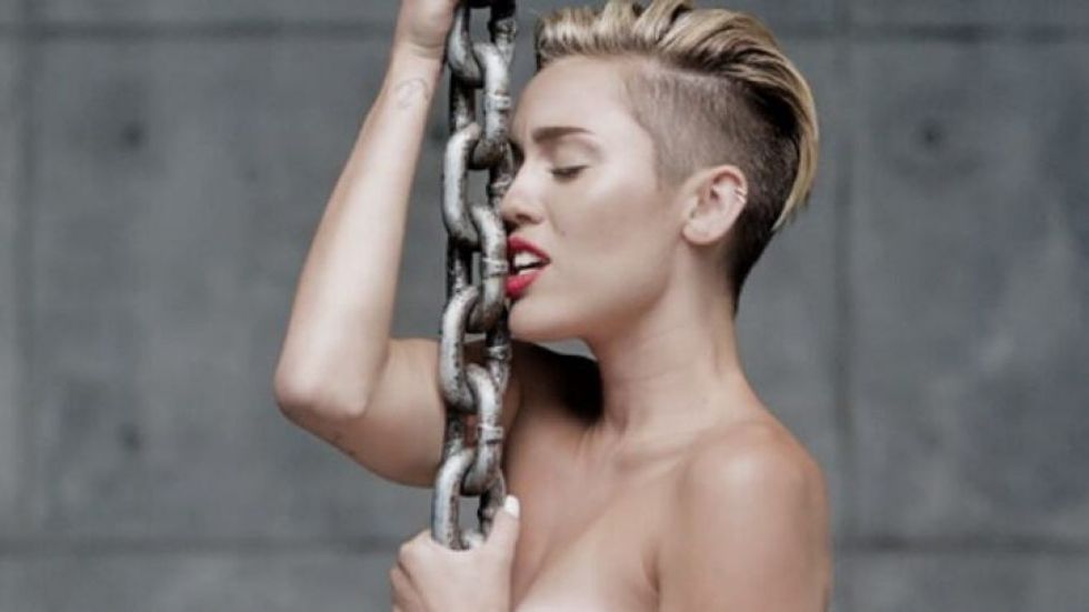 Miley Cyrus wrecking ball 660 1