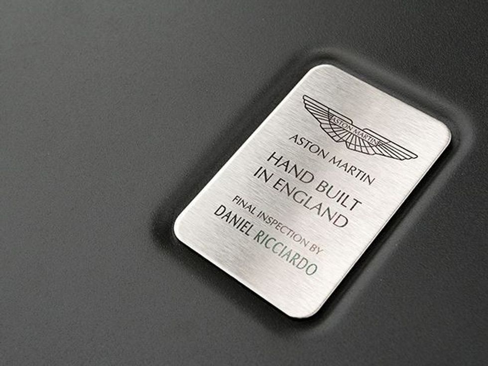 Miliarderët e zhgënjyer me veturën që është krijuar nga Aston Martin dhe Red Bull foto 7