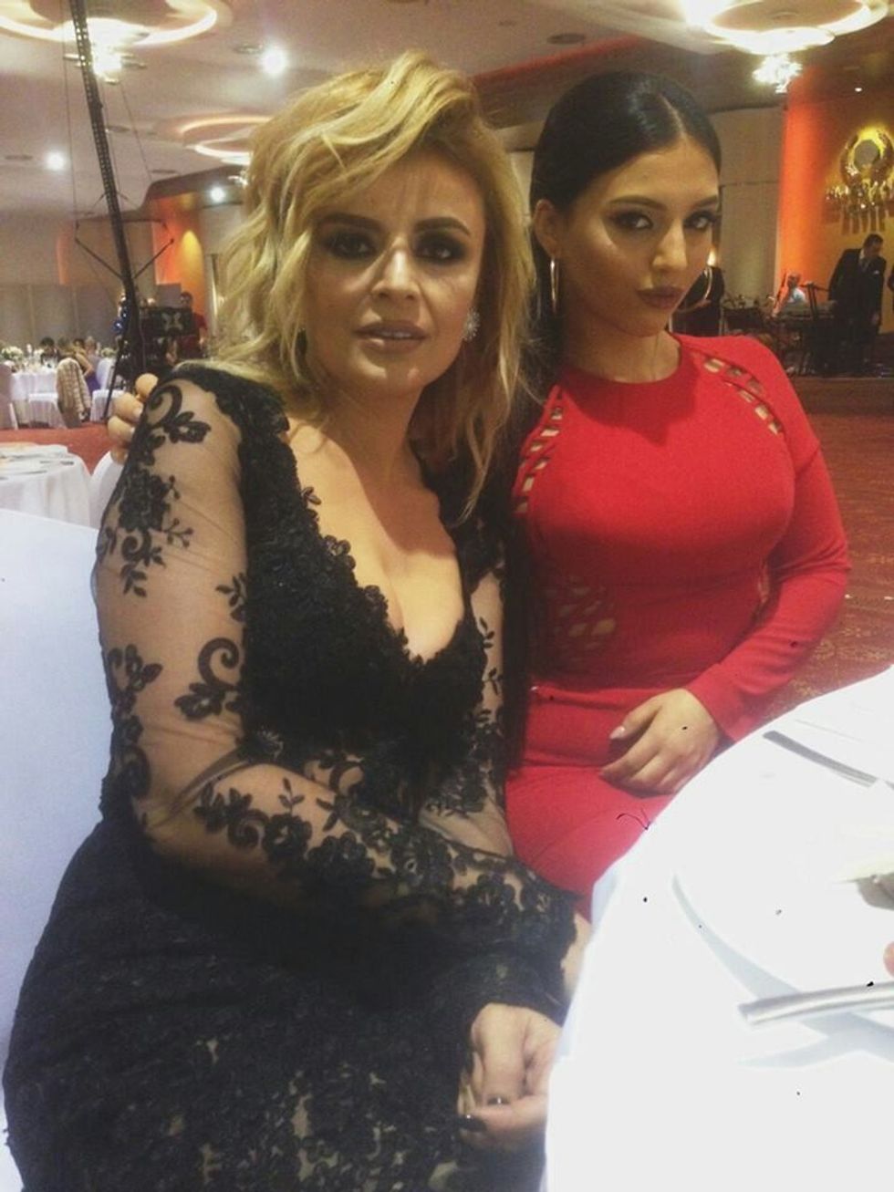 Mimoza bashkë me vajzën e saj, Rozafa.