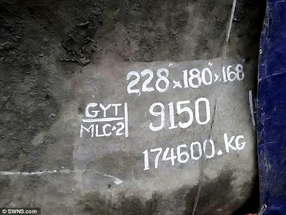 Minatorët nxjerrin gurin gjigant të zhadit që vlenë 155 milionë euro foto 3