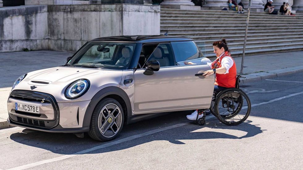 mini cooper se for people with disabilities 3