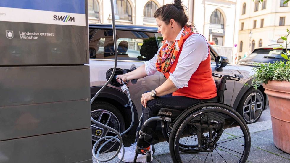 mini cooper se for people with disabilities 4