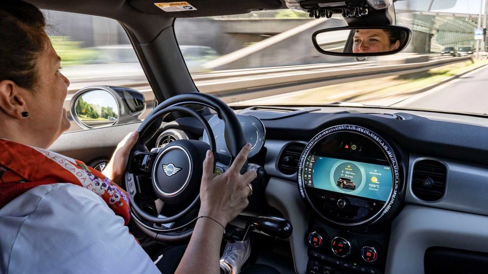 mini cooper se for people with disabilities 5