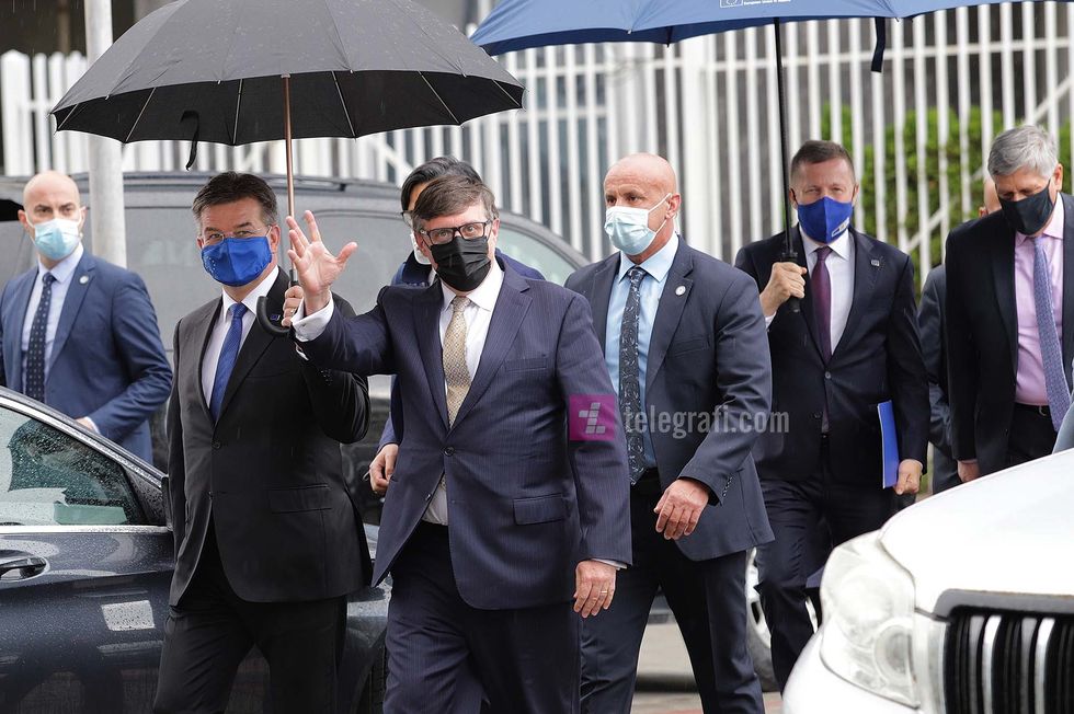 Miroslav Lajcak dhe Matthew Palmer per ne takim me Vjosa Osmanin foto Ridvan Slivova 11