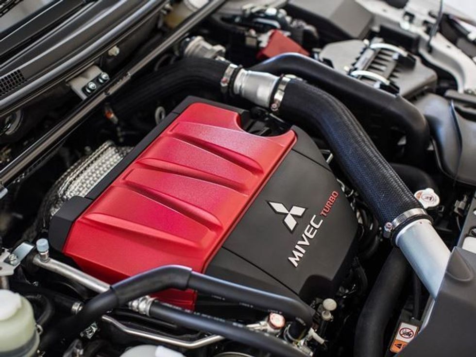 Mitsubishi rikthen modelin EVO si nje SUV teresisht elektrik foto 8