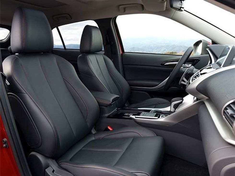 Mitsubishi sjellë kupenë sportive Eclipse në një formë tjetër foto 6