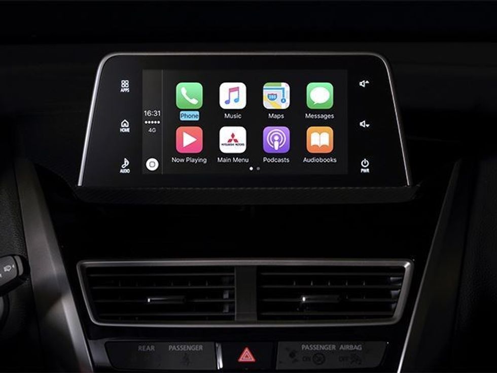 Mitsubishi sjellë kupenë sportive Eclipse në një formë tjetër foto 8