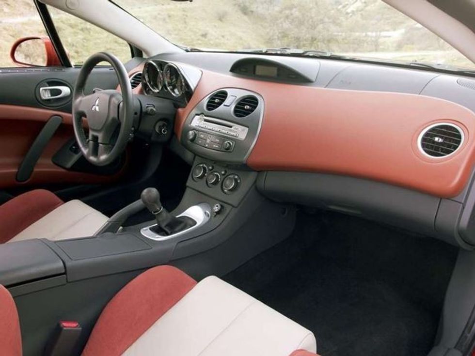 Mitsubishi sjellë veturën e kombinuar mes modelit Eclipse dhe Spyder foto 8