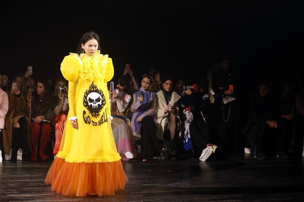 model walks the runway during the viktor rolf spring summer news photo 1098421278 1548268350