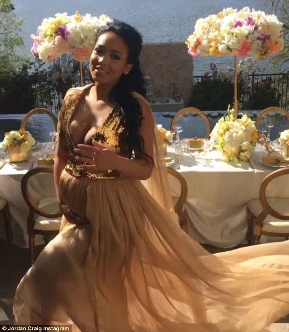 Modelja Jordan Craig është në muajin e tetë të shtatzënisë.