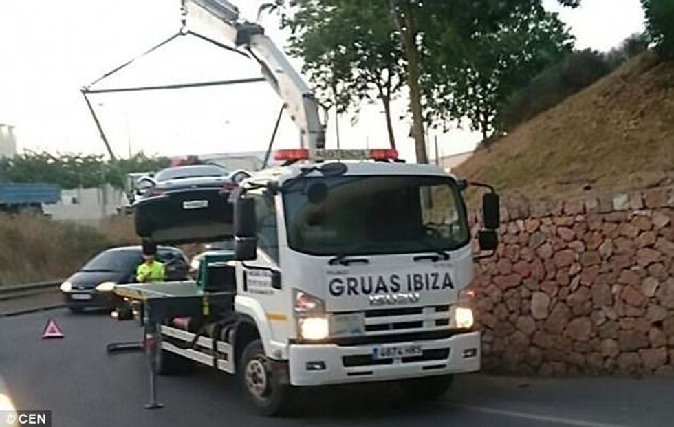 Modelja përplasi makinën Ferrari që kushton afro 500 mijë euro foto 4