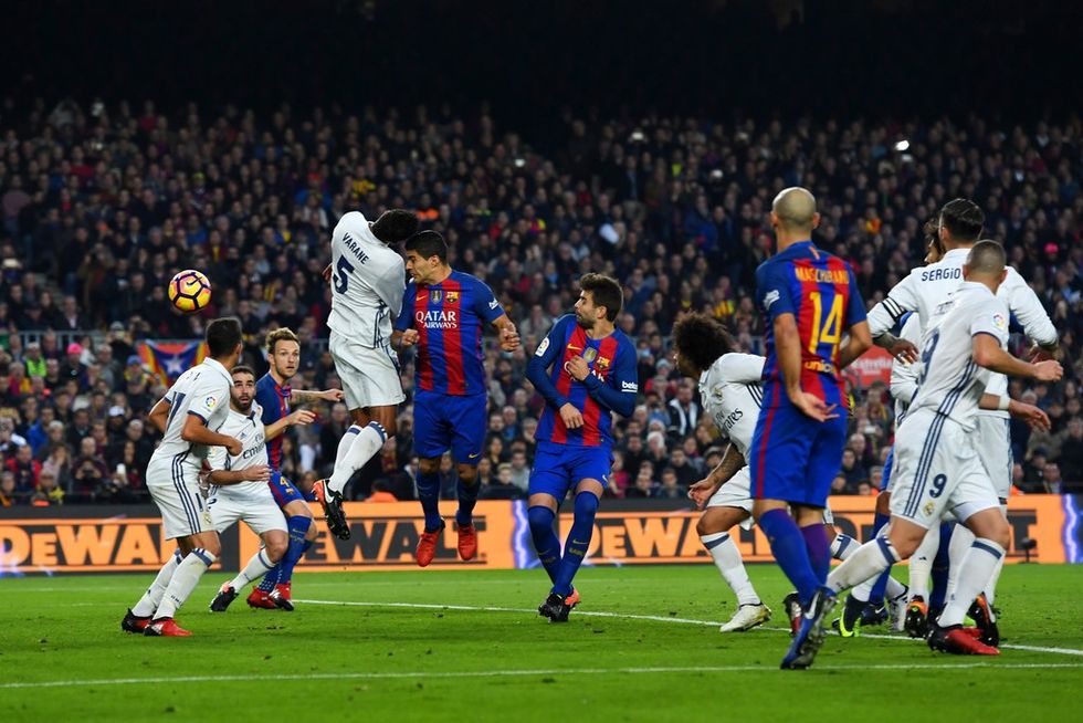 Momenti i golit të shënuar nga Luis Suarez