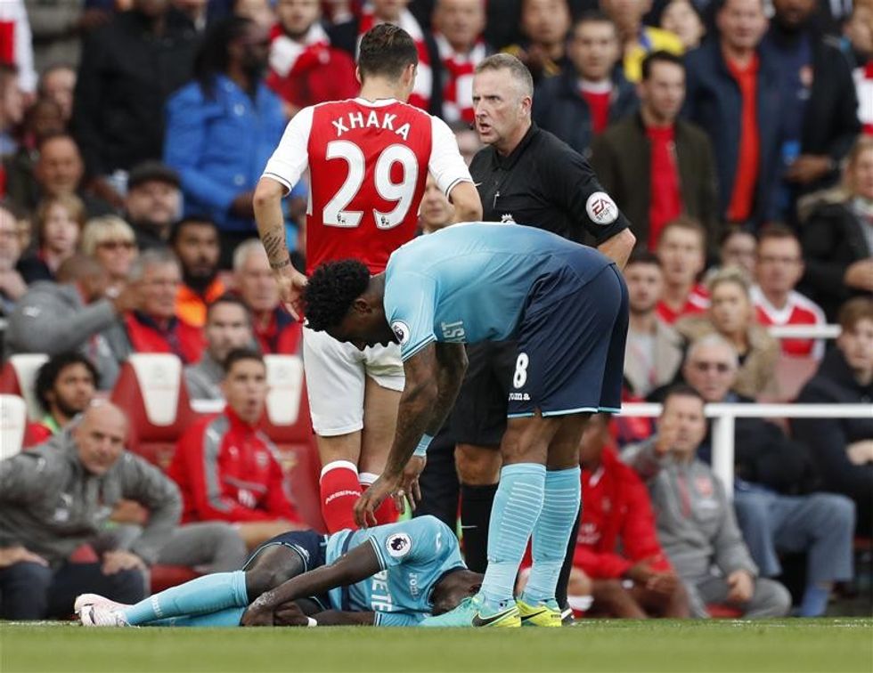 Momenti kur Xhaka ishte diskutuar me gjyqtarin që ai mos të përjashtohej nga takimi.