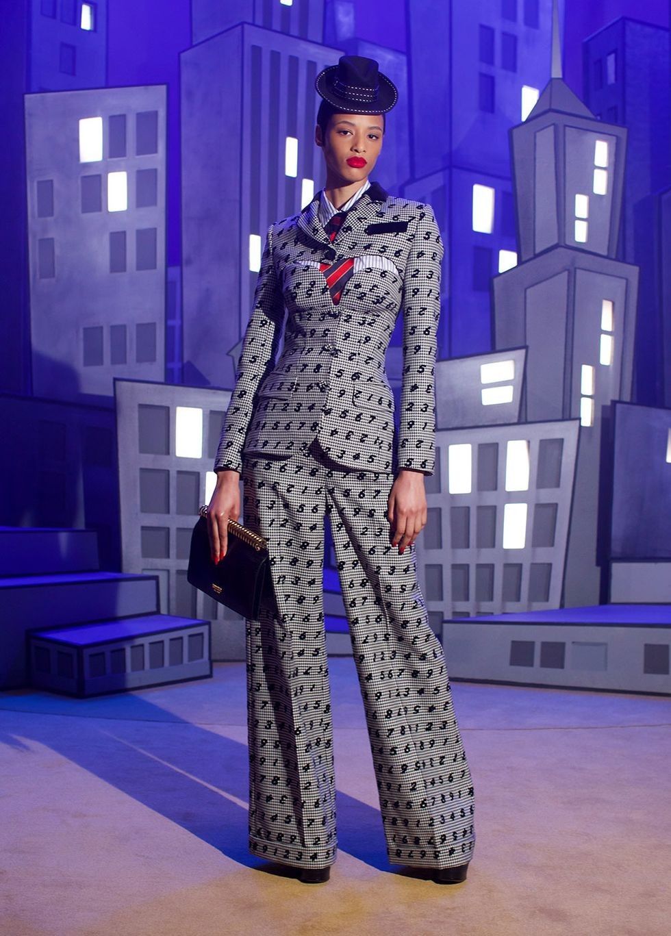 moschino fall 2021 show look 2 1614281265